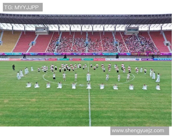 高清足球明星挂图展示让你感受球场魅力与激情的完美结合