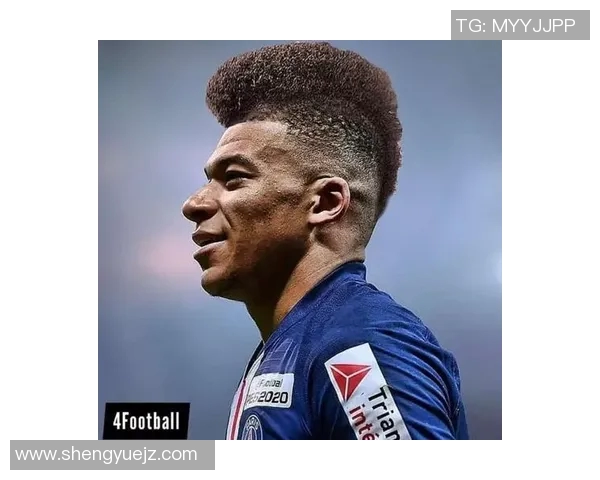 足球明星圆脸发型女生的时尚搭配与魅力展示解析