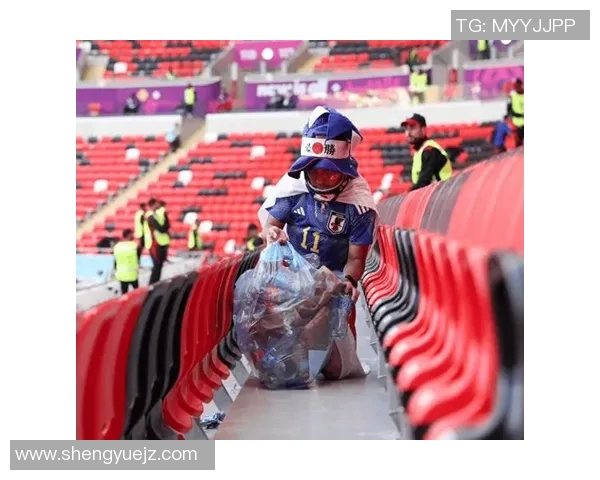 日本足球明星遭遇狂虐视频引发热议球迷反应不一